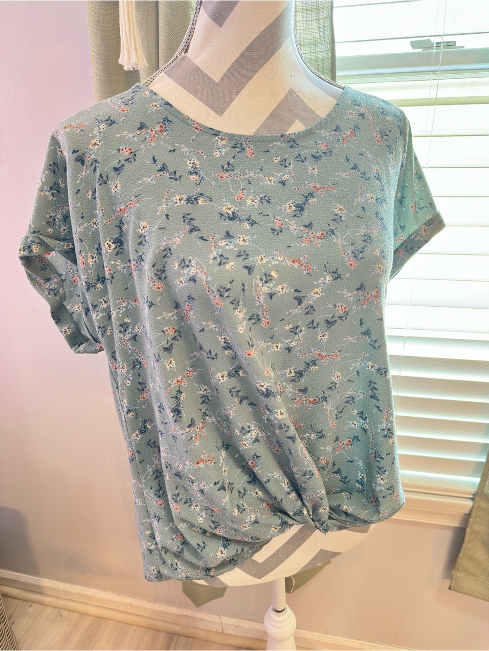 SO Sage Green Ditsy Floral Twist Front Blouse Top Size Large